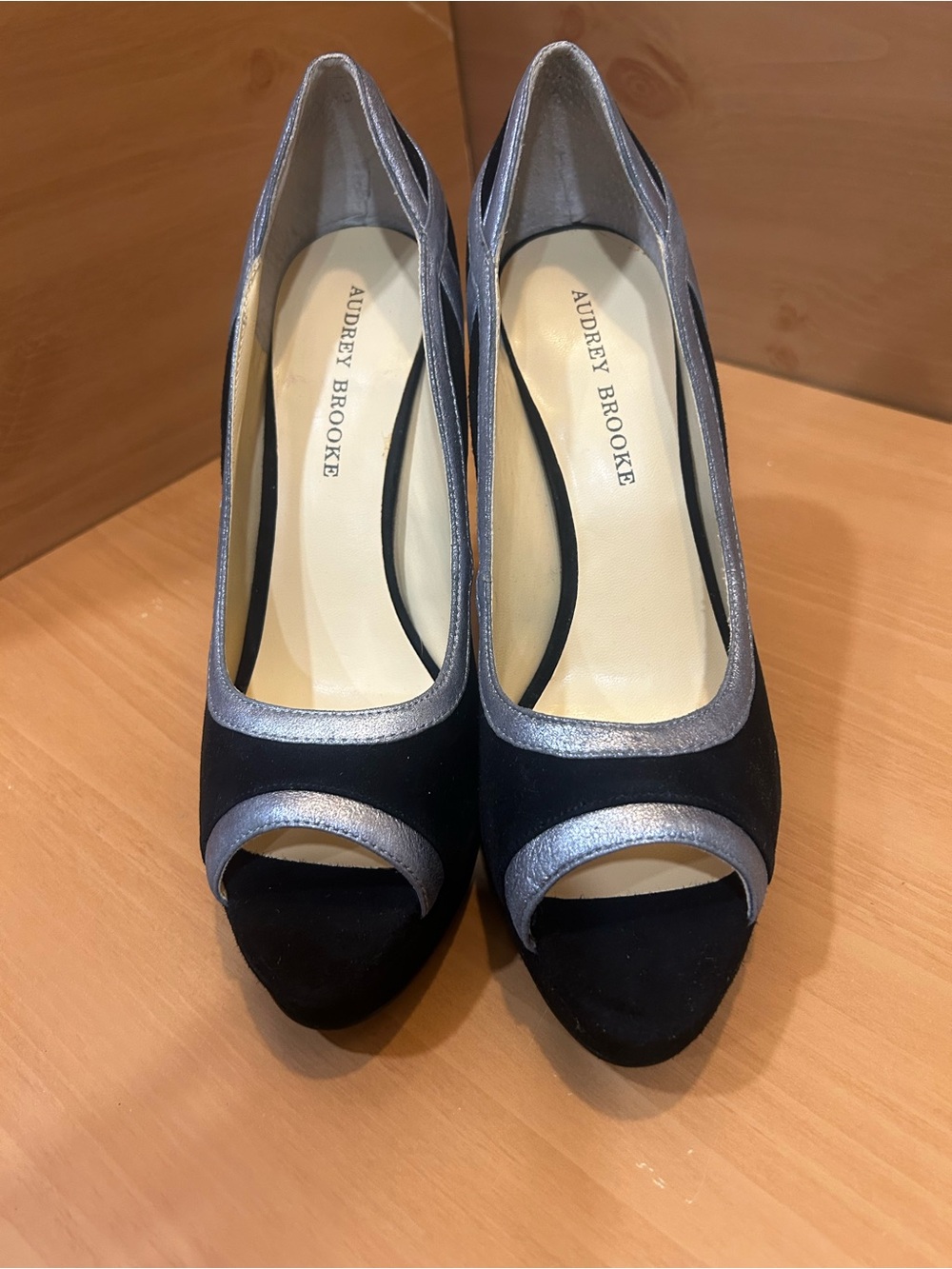 Audrey Brooke Black & Silver Peep Toe Platform Heels Pumps Size 9